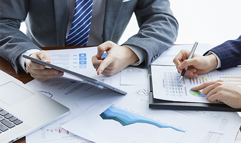 集中运营、分散决策，寻找最佳财务规划的平衡点